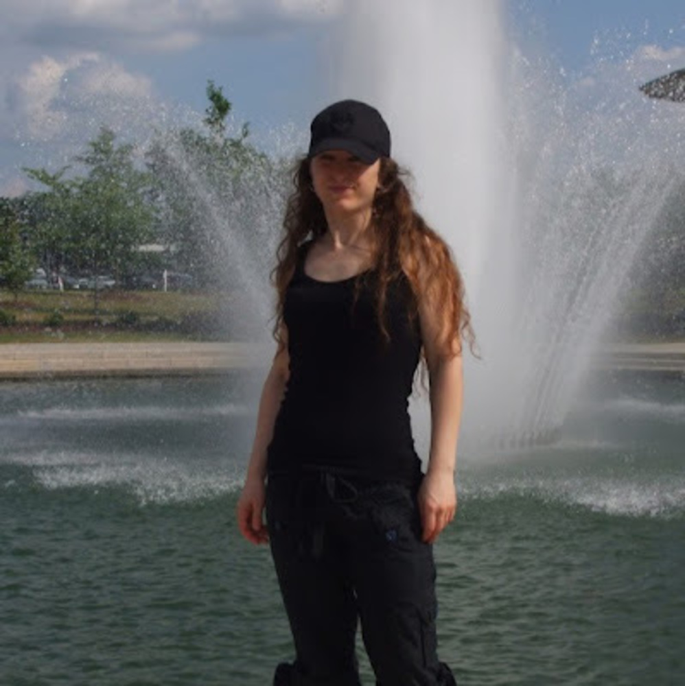 Meet your Posher, Adina